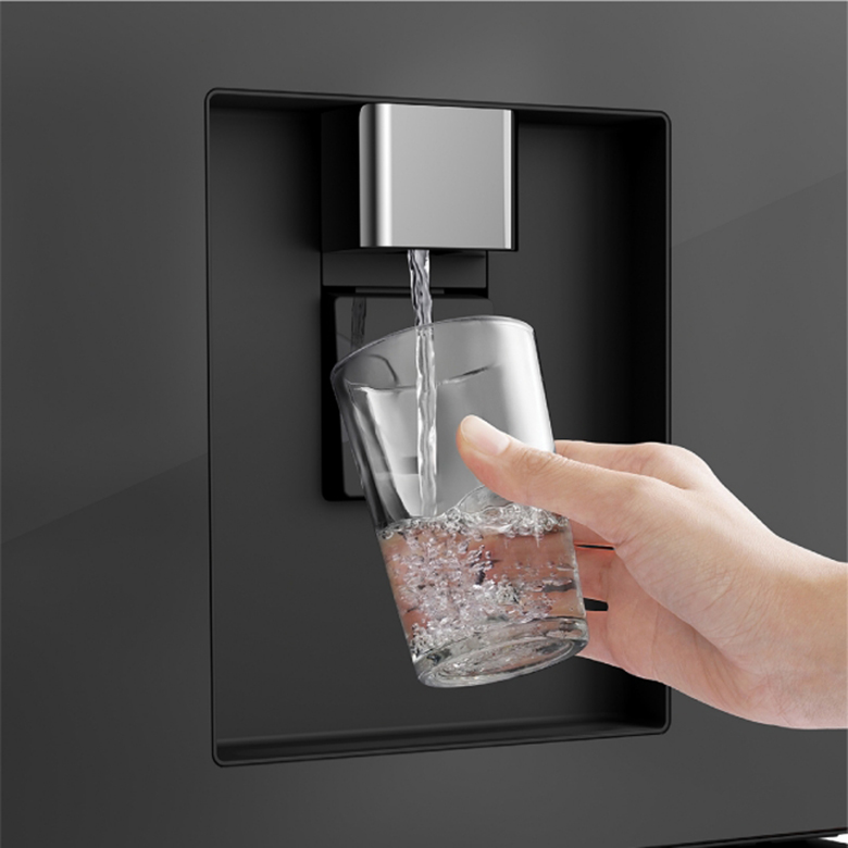 Tủ lạnh Multi Door Panasonic Inverter 650 lít NR-WY720ZMMV lấy nước ngoài tiện lợi