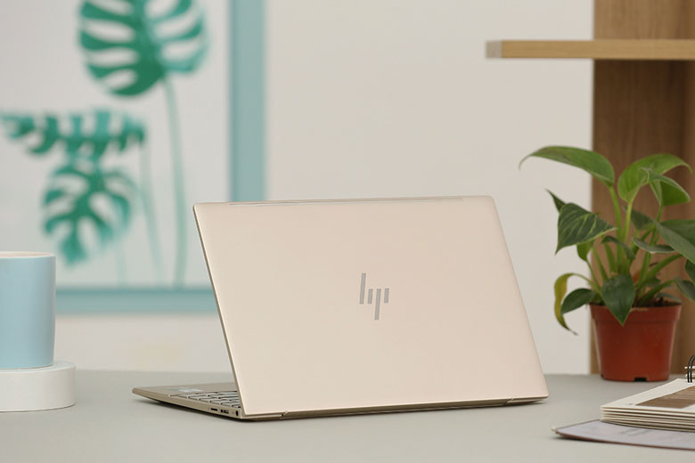 Laptop HP Envy mỏng nhẹ
